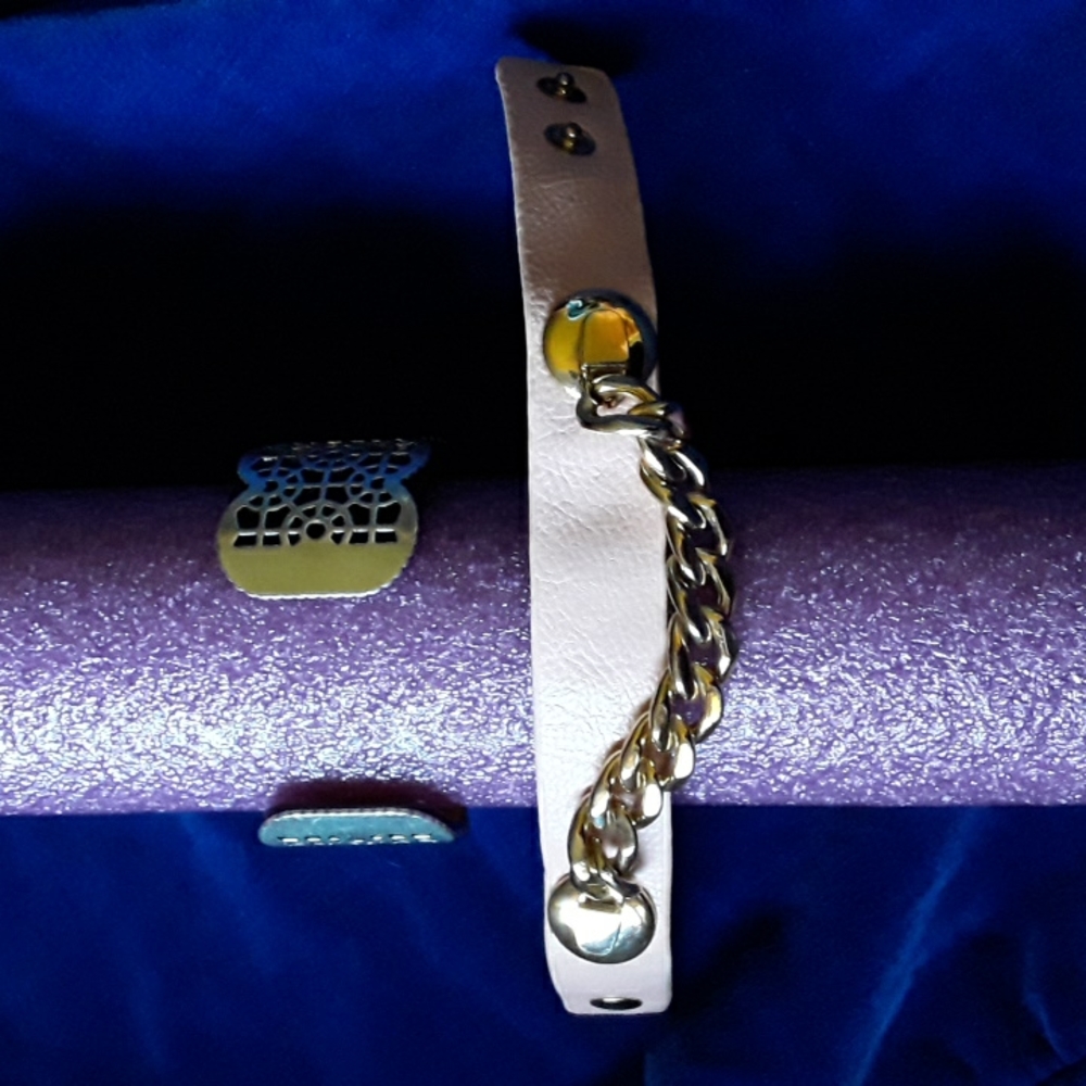 Bracelets - Picture 2 of 2